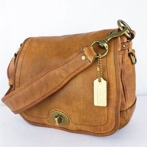 Xl Ali Legacy Shoulder Bag